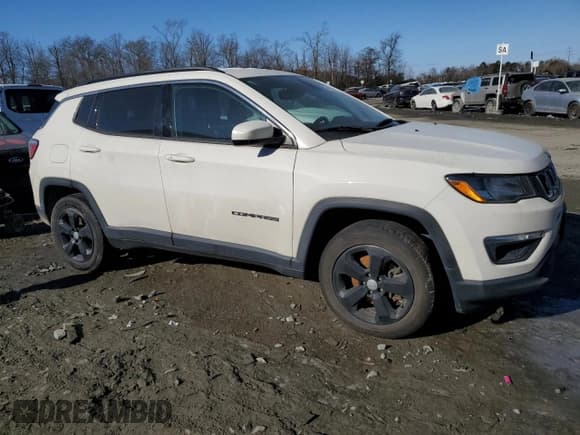 ✅ 2019 Jeep Compass Latitude • VIN: 3C4NJDBB4KT690639 • Lot: 42212075. Listed on Copart with 77,258 mi. Free auction sales archive from the USA and detailed vehicle history report at DreamBid. Image 4.