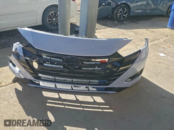 ✅ 2025 Nissan Versa SR • VIN: 3N1CN8FV4SL831607 • Lot: 95110195. Listed on Copart with 3,779 mi. Free auction sales archive from the USA and detailed vehicle history report at DreamBid. Image 12.