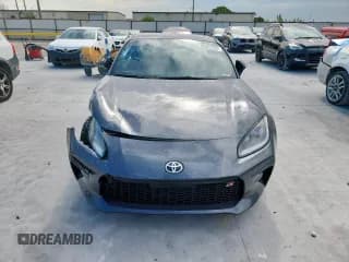 ✅ 2025 Toyota 86 Premium • VIN: JF1ZNBE18S8753226 • Лот: 68833705. Опубликован ранее на Copart с пробегом 5 644 миль. Бесплатный доступ к архиву аукционных продаж из США и подробный отчёт об истории автомобиля на DreamBid. Изображение 5.