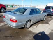 ✅ 2001 Mercedes-Benz E 320 • VIN: WDBJF65J11B346988 • Лот: 43883696. Опубликован ранее на IAAI с пробегом 205 211 миль. Бесплатный доступ к архиву аукционных продаж из США и подробный отчёт об истории автомобиля на DreamBid. Изображение 4.