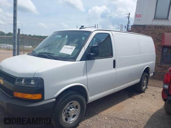 ✅ 2023 Chevrolet Express Cargo • VIN: 1GCWGAFP8P1259579 • Lot: 42040508. Listed on IAAI with 25,681 mi. Free auction sales archive from the USA and detailed vehicle history report at DreamBid. Image 14.