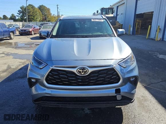 ✅ 2022 Toyota Highlander XLE • VIN: 5TDGZRAH8NS135843 • Lot: 86217325. Listed on Copart with 34,274 mi. Free auction sales archive from the USA and detailed vehicle history report at DreamBid. Image 5.