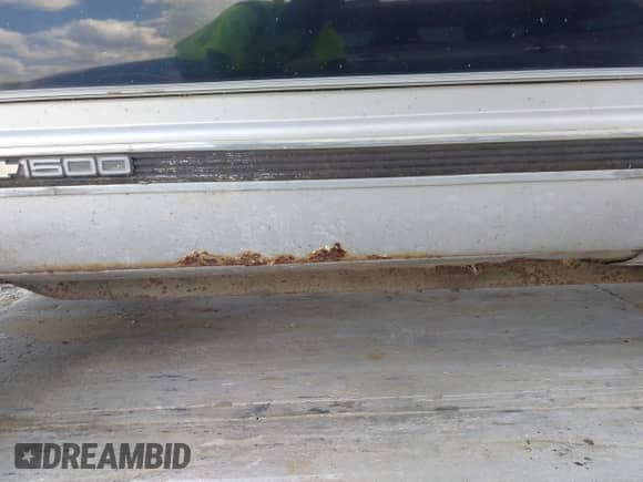 1993 Chevrolet Silverado 1500 с VIN 2GCEK19K7P1138868, выставлен на аукционе IAAI как лот 43229444 с пробегом 123 885 миль миль и . История ставок и продаж доступна на DreamBid. Изображение 13.