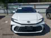 2025 Toyota Camry LE z VIN 4T1DAACK5SU166605, wystawiony jako IAAI lot #43171840 z przebiegiem 6 931 mil mil oraz . Historia ofert i sprzedaży dostępna na DreamBid. Obrazek 13.