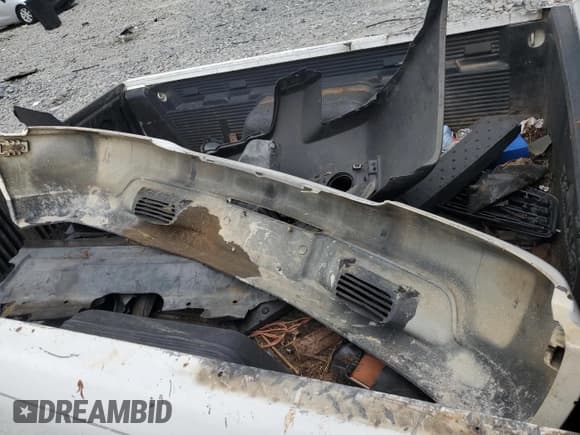 ✅ 1999 GMC Sonoma SLS • VIN: 1GTCS19X7X8510015 • Lot: 61728825. Wystawiony na Copart z przebiegiem Nie podano. Bezpłatny archiwum sprzedaży aukcyjnych z USA i szczegółowy raport historii pojazdu na DreamBid. Zdjęcie 12.