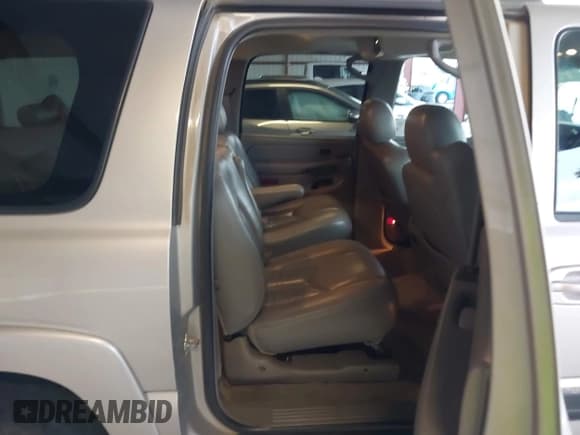 ✅ 2005 Chevrolet Suburban Z71 • VIN: 3GNFK16Z65G212590 • Lot: 43670546. Wystawiony na IAAI z przebiegiem 157 887 mil. Bezpłatny archiwum sprzedaży aukcyjnych z USA i szczegółowy raport historii pojazdu na DreamBid. Zdjęcie 8.