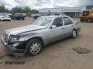 ✅ 1994 Mercedes-Benz E • VIN: WDB1241281C004217 • Лот: 56098015. Опубликован ранее на Copart с пробегом 510 683 миль. Бесплатный доступ к архиву аукционных продаж из США и подробный отчёт об истории автомобиля на DreamBid. Изображение 1.