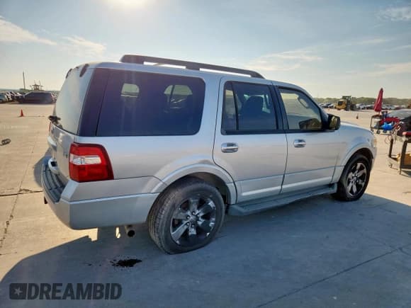 ✅ 2010 Ford Expedition SSV • VIN: 1FMJU1F58AEA43583 • Lot: 81470125. Listed on Copart with 234,371 mi. Free auction sales archive from the USA and detailed vehicle history report at DreamBid. Image 3.