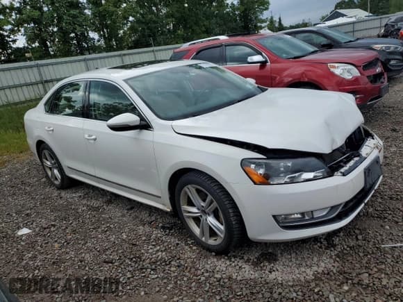 ✅ 2012 Volkswagen Passat SEL Premium • VIN: 1VWCN7A36CC109997 • Лот: 71170215. Опубликован ранее на Copart с пробегом 174 392 миль. Бесплатный доступ к архиву аукционных продаж из США и подробный отчёт об истории автомобиля на DreamBid. Изображение 4.