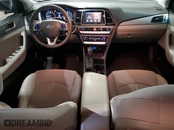 2019 Hyundai Sonata SE z VIN 5NPE24AF6KH820146, wystawiony jako Copart lot #84722465 z przebiegiem 34 224 mil mil oraz Szkoda całkowita • Salvage title. Historia ofert i sprzedaży dostępna na DreamBid. Obrazek 8.