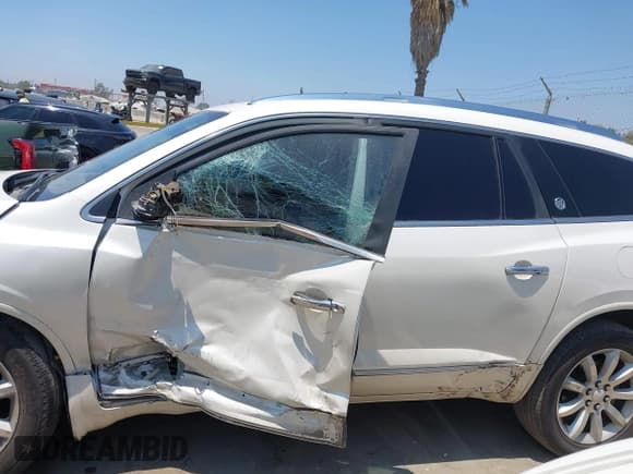 ✅ 2015 Buick Enclave Premium • VIN: 5GAKRCKD3FJ321891 • Lot: 42686466. Listed on IAAI with 450,843 mi. Free auction sales archive from the USA and detailed vehicle history report at DreamBid. Image 14.