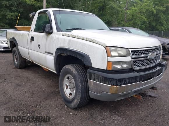 ✅ 2005 Chevrolet Silverado 2500HD Work Truck • VIN: 1GCHK24U75E302563 • Lot: 42897535. Wystawiony na IAAI z przebiegiem 224 776 mil. Bezpłatny archiwum sprzedaży aukcyjnych z USA i szczegółowy raport historii pojazdu na DreamBid. Zdjęcie 1.