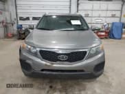 ✅ 2012 Kia Sorento LX • VIN: 5XYKTDA20CG187777 • Lot: 42621898. Wystawiony na IAAI z przebiegiem 124 017 mil. Bezpłatny archiwum sprzedaży aukcyjnych z USA i szczegółowy raport historii pojazdu na DreamBid. Zdjęcie 12.