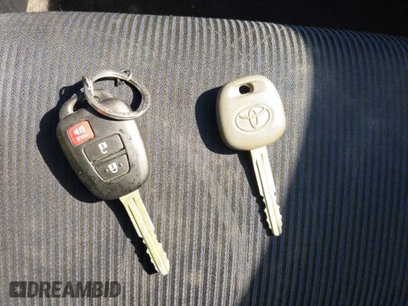 ✅ 2017 Toyota Prius One • VIN: JTDKDTB3XH1597119 • Лот: 42538282. Опубликован ранее на IAAI с пробегом 238 274 миль. Бесплатный доступ к архиву аукционных продаж из США и подробный отчёт об истории автомобиля на DreamBid. Изображение 11.