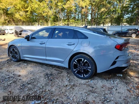 ✅ 2021 Kia K5 GT-Line • VIN: 5XXG64J26MG070420 • Lot: 86601575. Wystawiony na Copart z przebiegiem 81 568 mil. Bezpłatny archiwum sprzedaży aukcyjnych z USA i szczegółowy raport historii pojazdu na DreamBid. Zdjęcie 2.