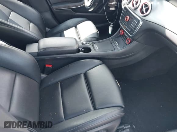 ✅ 2016 Mercedes-Benz CLA 250 • VIN: WDDSJ4EB5GN289810 • Lot: 42209743. Wystawiony na IAAI z przebiegiem 76 938 mil. Bezpłatny archiwum sprzedaży aukcyjnych z USA i szczegółowy raport historii pojazdu na DreamBid. Zdjęcie 5.