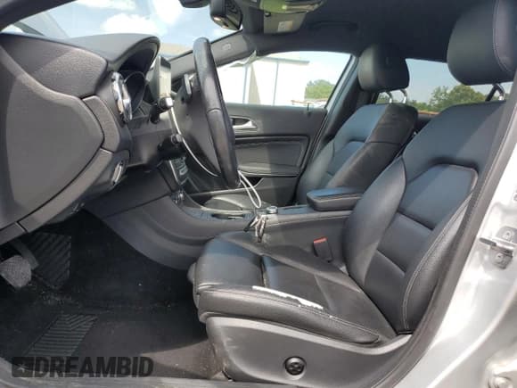 ✅ 2019 Mercedes-Benz GLA 250 • VIN: WDCTG4EB7KJ588416 • Лот: 64801205. Опубликован ранее на Copart с пробегом 103 502 миль. Бесплатный доступ к архиву аукционных продаж из США и подробный отчёт об истории автомобиля на DreamBid. Изображение 7.