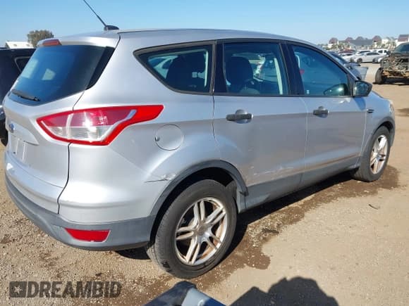 ✅ 2014 Ford Escape S • VIN: 1FMCU0F75EUD17533 • Lot: 43622490. Wystawiony na IAAI z przebiegiem 138 224 mil. Bezpłatny archiwum sprzedaży aukcyjnych z USA i szczegółowy raport historii pojazdu na DreamBid. Zdjęcie 4.