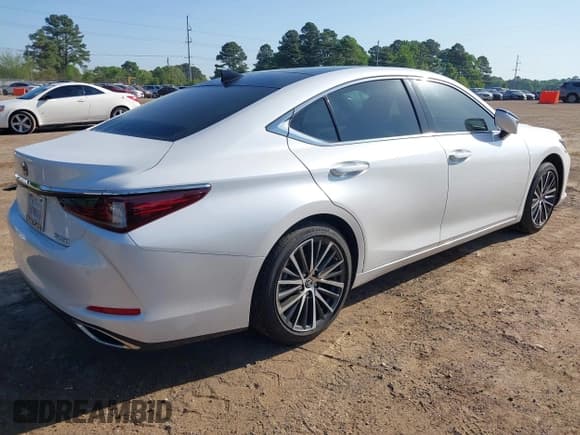 ✅ 2025 Lexus ES 350 • VIN: 58ADZ1B15SU199856 • Lot: 41980952. Listed on IAAI with 907 mi. Free auction sales archive from the USA and detailed vehicle history report at DreamBid. Image 4.