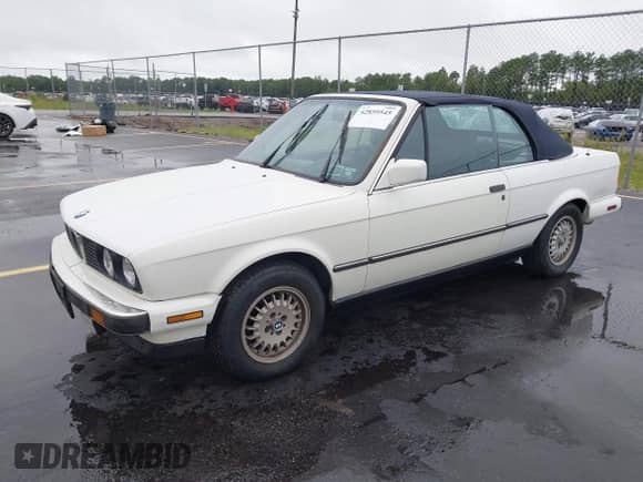 1990 BMW 3 Series с VIN WBABB230XLEC19632, выставлен на аукционе IAAI как лот 42859545 с пробегом 213 743 миль миль и . История ставок и продаж доступна на DreamBid. Изображение 2.