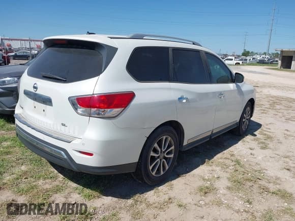 ✅ 2014 Nissan Pathfinder SV • VIN: 5N1AR2MN9EC616289 • Lot: 41965424. Listed on IAAI with 215,270 mi. Free auction sales archive from the USA and detailed vehicle history report at DreamBid. Image 4.