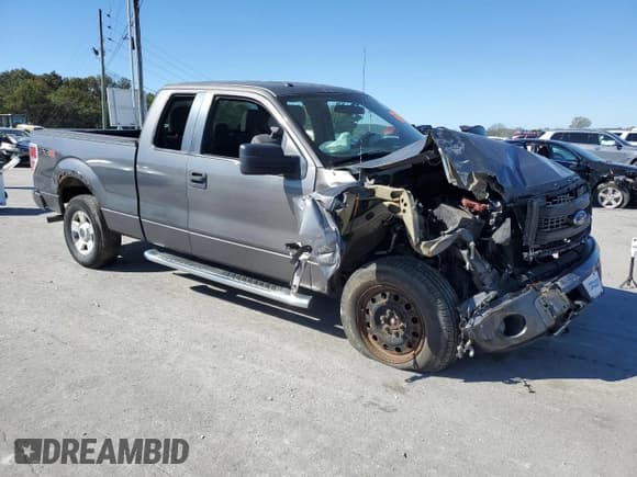 ✅ 2013 Ford F-150 XL • VIN: 1FTFX1EF2DKE74874 • Lot: 82332545. Wystawiony na Copart z przebiegiem 227 271 mil. Bezpłatny archiwum sprzedaży aukcyjnych z USA i szczegółowy raport historii pojazdu na DreamBid. Zdjęcie 4.