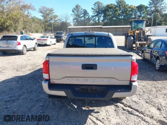 ✅ 2016 Toyota Tacoma SR5 • VIN: 5TFAX5GN5GX058704 • Лот: 43516824. Опубликован ранее на IAAI с пробегом 81 000 миль. Бесплатный доступ к архиву аукционных продаж из США и подробный отчёт об истории автомобиля на DreamBid. Изображение 16.