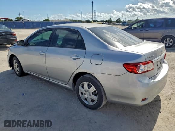 ✅ 2011 Toyota Corolla LE • VIN: 2T1BU4EE6BC715463 • Lot: 94479845. Wystawiony na Copart z przebiegiem 83 518 mil. Bezpłatny archiwum sprzedaży aukcyjnych z USA i szczegółowy raport historii pojazdu na DreamBid. Zdjęcie 2.