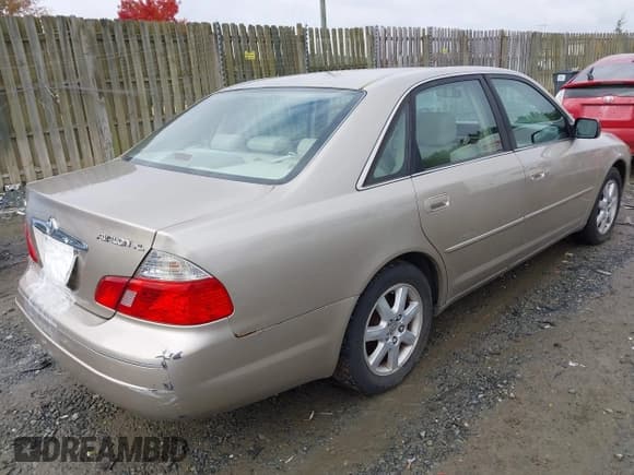 ✅ 2003 Toyota Avalon XL • VIN: 4T1BF28B83U320670 • Lot: 43593136. Wystawiony na IAAI z przebiegiem 188 696 mil. Bezpłatny archiwum sprzedaży aukcyjnych z USA i szczegółowy raport historii pojazdu na DreamBid. Zdjęcie 4.