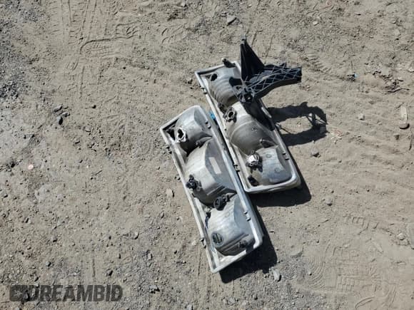 ✅ 2005 Saturn VUE • VIN: 5GZCZ53455S845919 • Lot: 49232825. Wystawiony na Copart z przebiegiem 307 130 mil. Bezpłatny archiwum sprzedaży aukcyjnych z USA i szczegółowy raport historii pojazdu na DreamBid. Zdjęcie 13.