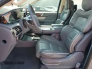 ✅ 2020 Lincoln Navigator Black Label • VIN: 5LMJJ3TT4LEL22892 • Lot: 46252675. Wystawiony na Copart z przebiegiem 77 952 mil. Bezpłatny archiwum sprzedaży aukcyjnych z USA i szczegółowy raport historii pojazdu na DreamBid. Zdjęcie 7.