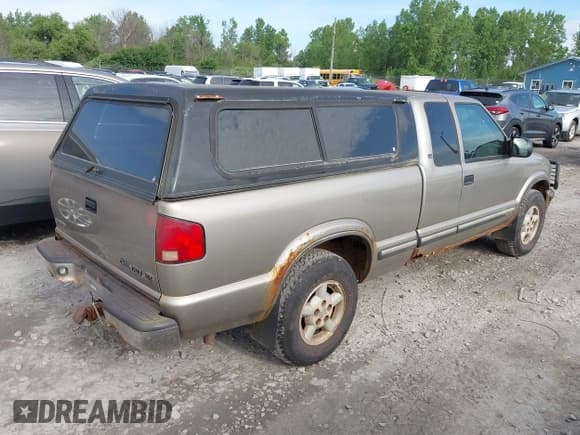 ✅ 2001 Chevrolet S-10 LS • VIN: 1GCDT19W418117962 • Лот: 42649238. Опубликован ранее на IAAI с пробегом 145 367 миль. Бесплатный доступ к архиву аукционных продаж из США и подробный отчёт об истории автомобиля на DreamBid. Изображение 4.