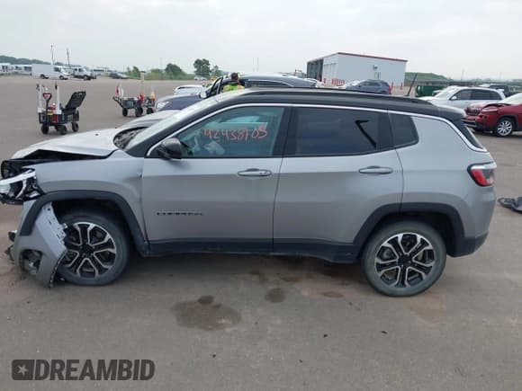 ✅ 2023 Jeep Compass Limited • VIN: 3C4NJDCN9PT533236 • Lot: 42438705. Wystawiony na IAAI z przebiegiem 25 022 mil. Bezpłatny archiwum sprzedaży aukcyjnych z USA i szczegółowy raport historii pojazdu na DreamBid. Zdjęcie 14.
