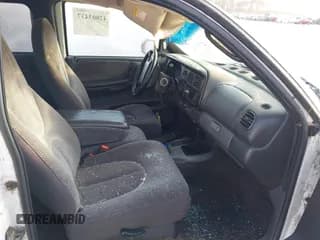 ✅ 1998 Dodge Dakota SLT • VIN: 1B7GG22X2WS519726 • Lot: 42003437. Wystawiony na IAAI z przebiegiem 213 998 mil. Bezpłatny archiwum sprzedaży aukcyjnych z USA i szczegółowy raport historii pojazdu na DreamBid. Zdjęcie 5.