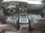 ✅ 2005 Chevrolet Silverado 2500HD LS • VIN: 1GCHK23215F913487 • Lot: 57225445. Wystawiony na Copart z przebiegiem 280 120 mil. Bezpłatny archiwum sprzedaży aukcyjnych z USA i szczegółowy raport historii pojazdu na DreamBid. Zdjęcie 8.