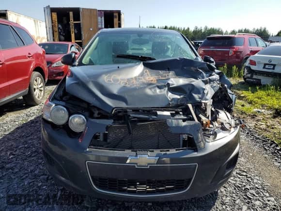 2014 Chevrolet Sonic LT z VIN 1G1JC5EHXE4119920, wystawiony jako Copart lot #60877975 z przebiegiem Nie podano mil oraz Szkoda całkowita • Salvage title. Historia ofert i sprzedaży dostępna na DreamBid. Obrazek 5.