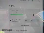 ✅ 2022 Tesla Model Y Long Range • VIN: 7SAYGDEE1NF402745 • Lot: 41493850. Wystawiony na IAAI z przebiegiem 11 222 mil. Bezpłatny archiwum sprzedaży aukcyjnych z USA i szczegółowy raport historii pojazdu na DreamBid. Zdjęcie 17.