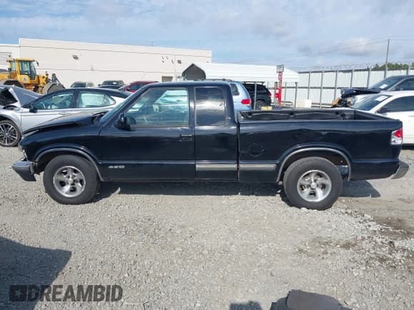 ✅ 2000 Chevrolet S-10 LS • VIN: 1GCCS1954Y8223876 • Лот: 41782118. Опубликован ранее на IAAI с пробегом 237 060 миль. Бесплатный доступ к архиву аукционных продаж из США и подробный отчёт об истории автомобиля на DreamBid. Изображение 14.