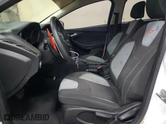 ✅ 2015 Ford Focus SE • VIN: 1FADP3K21FL209659 • Lot: 89435505. Wystawiony na Copart z przebiegiem 177 120 mil. Bezpłatny archiwum sprzedaży aukcyjnych z USA i szczegółowy raport historii pojazdu na DreamBid. Zdjęcie 7.