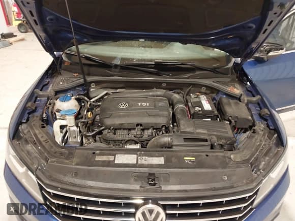 ✅ 2017 Volkswagen Passat S • VIN: 1VWAT7A38HC013602 • Lot: 41218616. Wystawiony na IAAI z przebiegiem 77 497 mil. Bezpłatny archiwum sprzedaży aukcyjnych z USA i szczegółowy raport historii pojazdu na DreamBid. Zdjęcie 10.