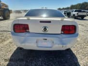 ✅ 2005 Ford Mustang GT Deluxe • VIN: 1ZVFT82H055115949 • Лот: 82492605. Опубликован ранее на Copart с пробегом 245 152 миль. Бесплатный доступ к архиву аукционных продаж из США и подробный отчёт об истории автомобиля на DreamBid. Изображение 6.