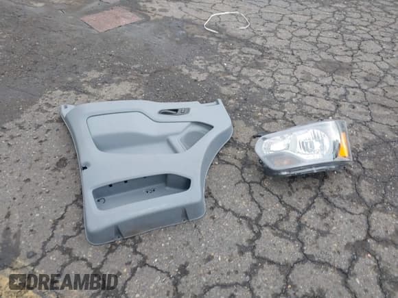 ✅ 2017 Ford Transit • VIN: 1FDBF8ZM4HKB39877 • Лот: 40641877. Опубликован ранее на IAAI с пробегом Не указан. Бесплатный доступ к архиву аукционных продаж из США и подробный отчёт об истории автомобиля на DreamBid. Изображение 12.