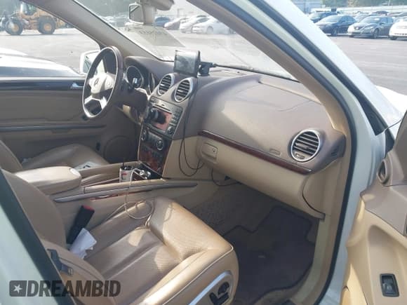 ✅ 2012 Mercedes-Benz GL 550 • VIN: 4JGBF8GE4CA772017 • Lot: 43025153. Listed on IAAI with 110,593 mi. Free auction sales archive from the USA and detailed vehicle history report at DreamBid. Image 5.