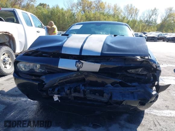 ✅ 2009 Dodge Challenger SE • VIN: 2B3LJ44V89H588439 • Lot: 40663211. Wystawiony na IAAI z przebiegiem 172 655 mil. Bezpłatny archiwum sprzedaży aukcyjnych z USA i szczegółowy raport historii pojazdu na DreamBid. Zdjęcie 6.