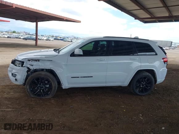 ✅ 2020 Jeep Grand Cherokee Altitude • VIN: 1C4RJEAG9LC203470 • Lot: 43263713. Wystawiony na IAAI z przebiegiem 119 206 mil. Bezpłatny archiwum sprzedaży aukcyjnych z USA i szczegółowy raport historii pojazdu na DreamBid. Zdjęcie 14.