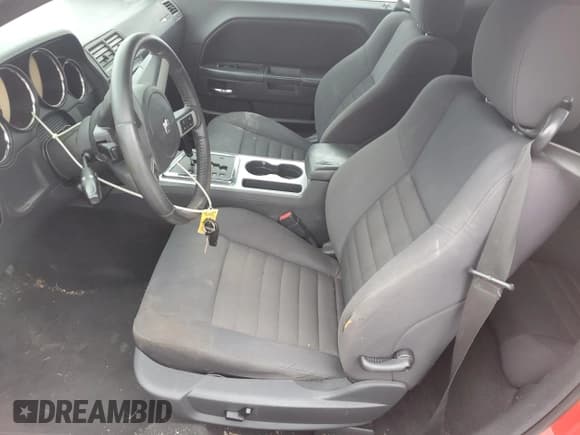 ✅ 2010 Dodge Challenger SE • VIN: 2B3CJ4DV2AH130786 • Lot: 88407855. Wystawiony na Copart z przebiegiem 123 806 mil. Bezpłatny archiwum sprzedaży aukcyjnych z USA i szczegółowy raport historii pojazdu na DreamBid. Zdjęcie 7.