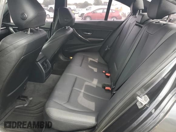 ✅ 2015 BMW 3 Series 320i xDrive • VIN: WBA3C3C58FP664539 • Лот: 70730385. Опубликован ранее на Copart с пробегом 125 885 миль. Бесплатный доступ к архиву аукционных продаж из США и подробный отчёт об истории автомобиля на DreamBid. Изображение 10.