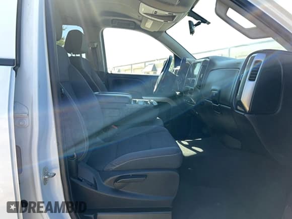 ✅ 2019 Chevrolet Silverado 1500 LT • VIN: 2GCRCPEC3K1163680 • Lot: 89691865. Wystawiony na Copart z przebiegiem 139 881 mil. Bezpłatny archiwum sprzedaży aukcyjnych z USA i szczegółowy raport historii pojazdu na DreamBid. Zdjęcie 5.