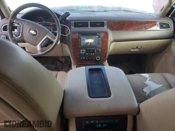 ✅ 2012 Chevrolet Tahoe LTZ • VIN: 1GNSKCE0XCR266100 • Lot: 90114195. Wystawiony na Copart z przebiegiem 297 577 mil. Bezpłatny archiwum sprzedaży aukcyjnych z USA i szczegółowy raport historii pojazdu na DreamBid. Zdjęcie 8.