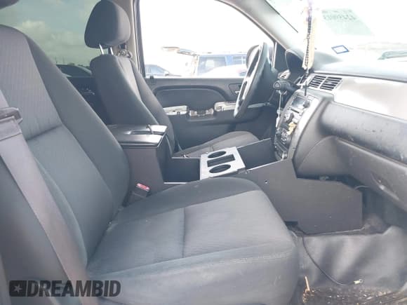 ✅ 2013 Chevrolet Tahoe Commercial • VIN: 1GNLC2E06DR273218 • Lot: 42459013. Wystawiony na IAAI z przebiegiem 181 495 mil. Bezpłatny archiwum sprzedaży aukcyjnych z USA i szczegółowy raport historii pojazdu na DreamBid. Zdjęcie 5.